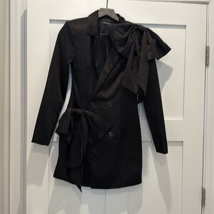 Big bow blazer dress size 2 pretty little thing
